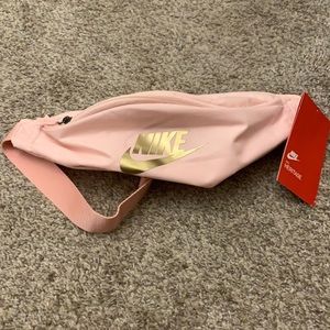 Light pink Nike Fanny pack